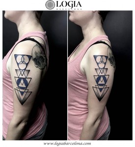 tatuaje-Brazo-geometrico-Logia-Barcelona-Dasly      